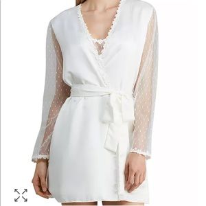 Flora Nikrooz White Showstopper Charmeuse Cover-Up Robe